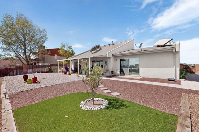 614 Lakeview Circle SE, Rio Rancho, NM 87124