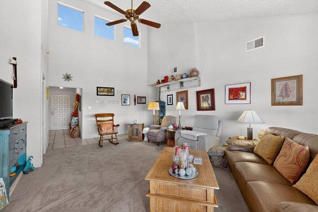 614 Lakeview Circle SE, Rio Rancho, NM 87124