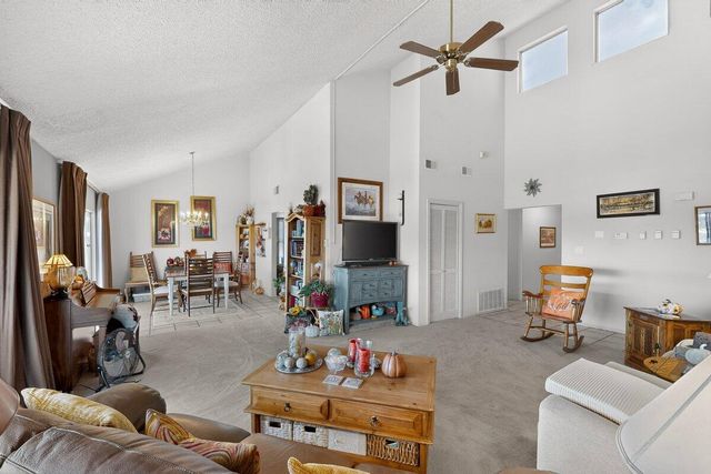 614 Lakeview Circle SE, Rio Rancho, NM 87124