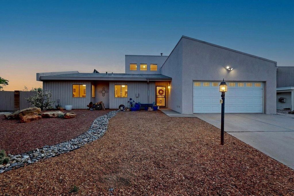 614 Lakeview Circle SE, Rio Rancho, NM 87124