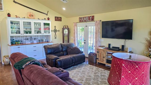 10701 Eastway, Mcloud, OK 74851