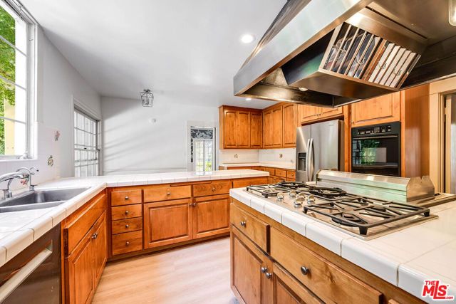 809 N Bedford Drive, Beverly Hills, CA 90210