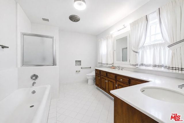 809 N Bedford Drive, Beverly Hills, CA 90210
