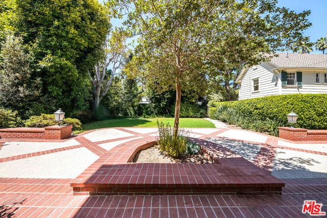 809 N Bedford Drive, Beverly Hills, CA 90210