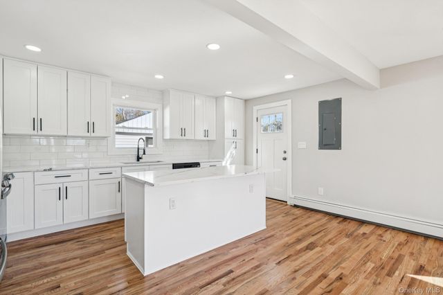 38 Somerset Road E, Amityville, NY 11701