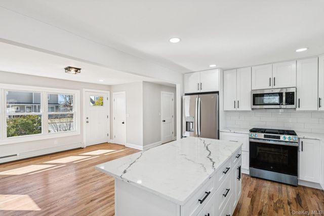 38 Somerset Road E, Amityville, NY 11701