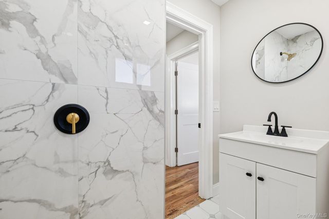 38 Somerset Road E, Amityville, NY 11701