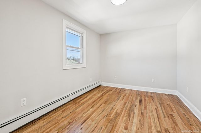 38 Somerset Road E, Amityville, NY 11701