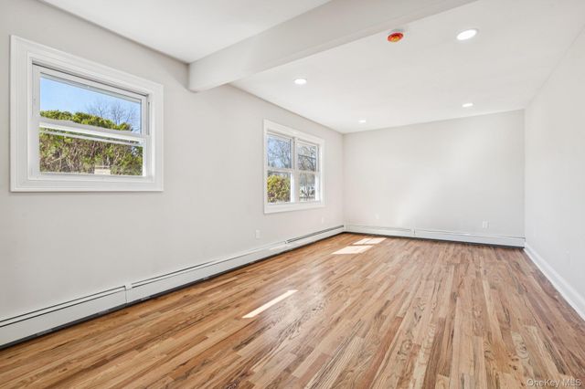 38 Somerset Road E, Amityville, NY 11701