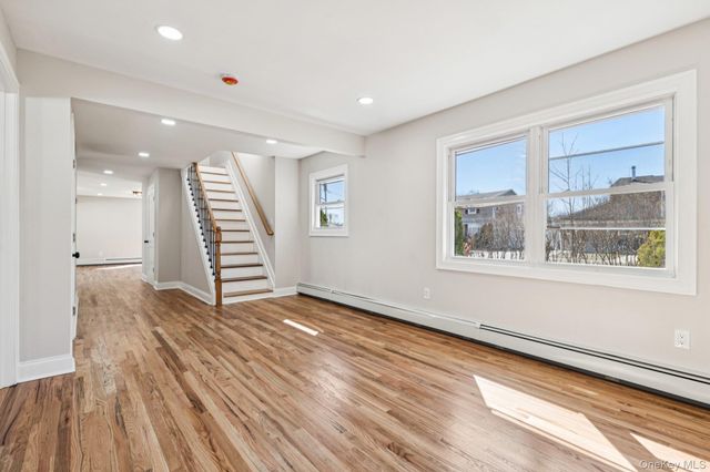 38 Somerset Road E, Amityville, NY 11701