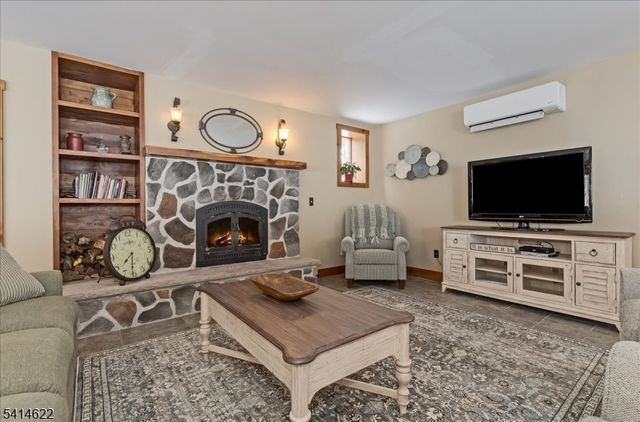 14 W Cherry Tree Ln, Sparta Twp., NJ 07871