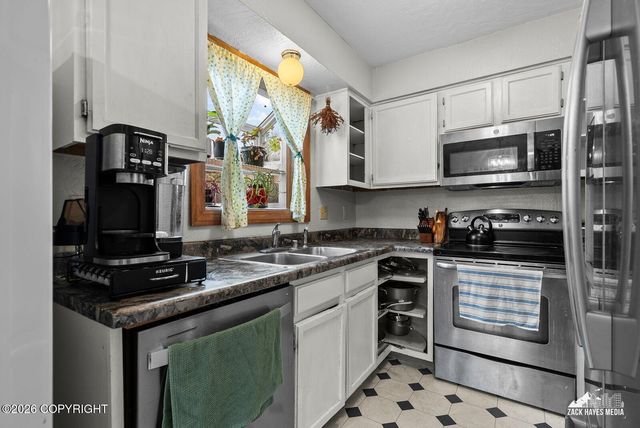 6101 Gross Drive, Anchorage, AK 99507