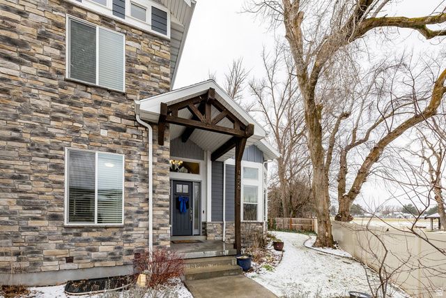 1826 E SPRING LN, Holladay, UT 84117