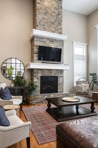 1826 E SPRING LN, Holladay, UT 84117