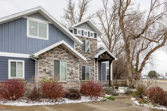 1826 E SPRING LN, Holladay, UT 84117