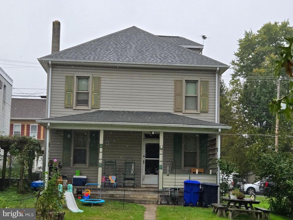 218 ABBOTTSTOWN ST, East Berlin, PA 17316
