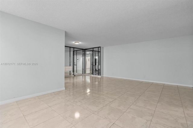 950 NE 199th St 2H, Miami, FL 33179