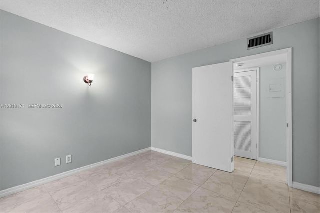 950 NE 199th St 2H, Miami, FL 33179