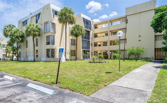 950 NE 199th St 2H, Miami, FL 33179