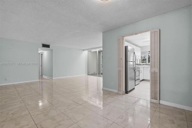 950 NE 199th St 2H, Miami, FL 33179