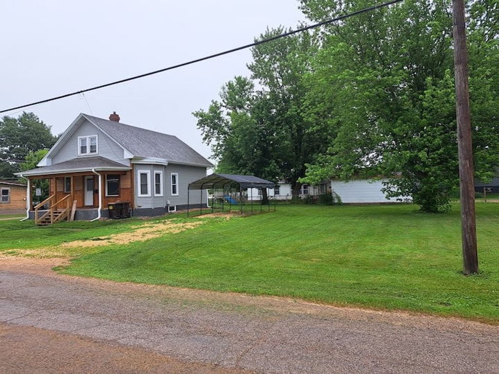Image 1 of property listing at 2003 6th Street, Fulton, IL 61252