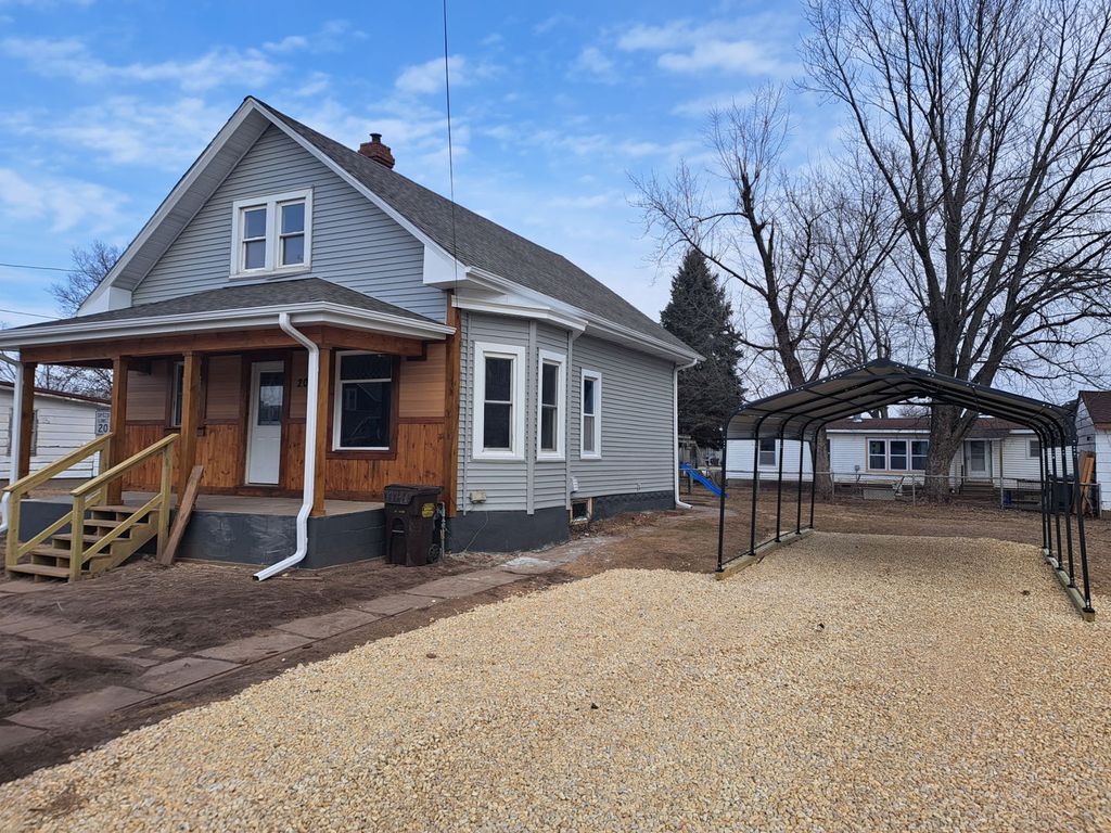 Image 2 of property listing at 2003 6th Street, Fulton, IL 61252