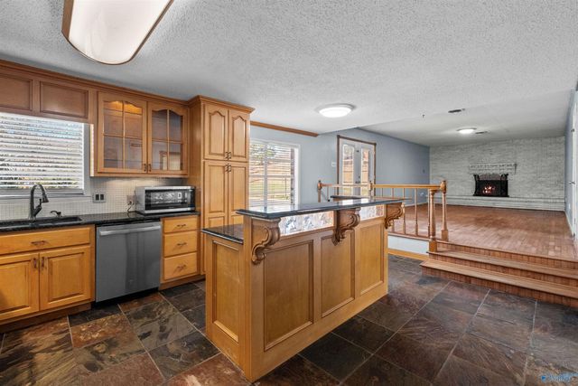 402 Willowbrook Avenue, Glencoe, AL 35905