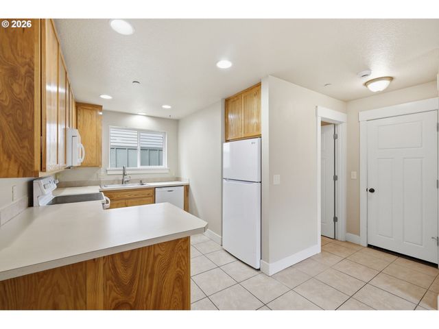 2640 GREEN VILLA Ln, Eugene, OR 97404