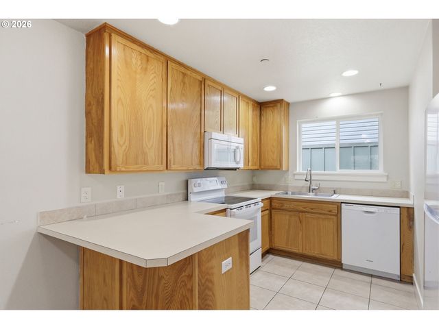 2640 GREEN VILLA Ln, Eugene, OR 97404