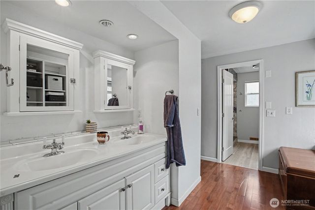 8002 Sapphire Drive SW, Lakewood, WA 98498