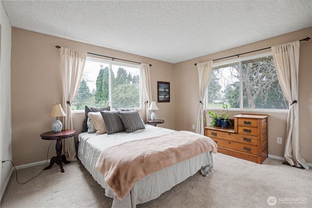 8002 Sapphire Drive SW, Lakewood, WA 98498