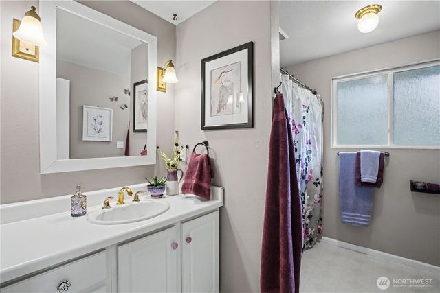 8002 Sapphire Drive SW, Lakewood, WA 98498