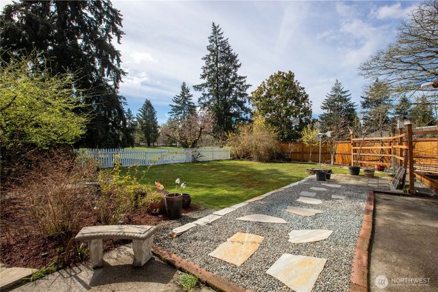 8002 Sapphire Drive SW, Lakewood, WA 98498