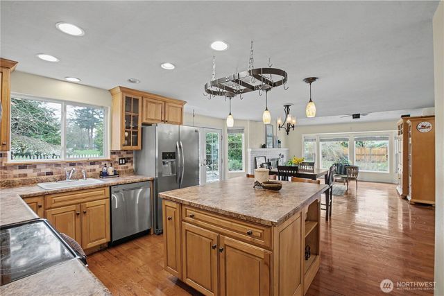 8002 Sapphire Drive SW, Lakewood, WA 98498