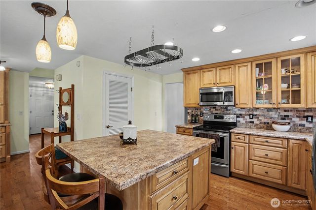 8002 Sapphire Drive SW, Lakewood, WA 98498