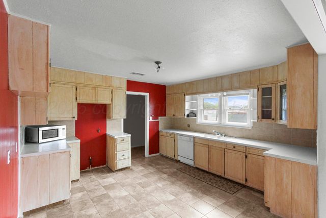 1610 S Graham Street, Wellington, TX 79095