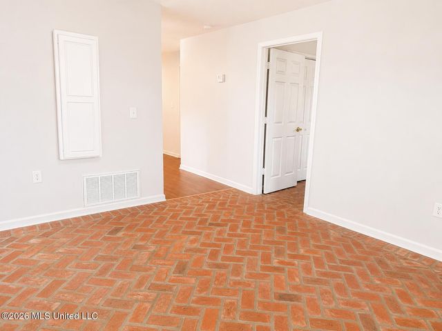 135 Pine Grove Avenue, Biloxi, MS 39531