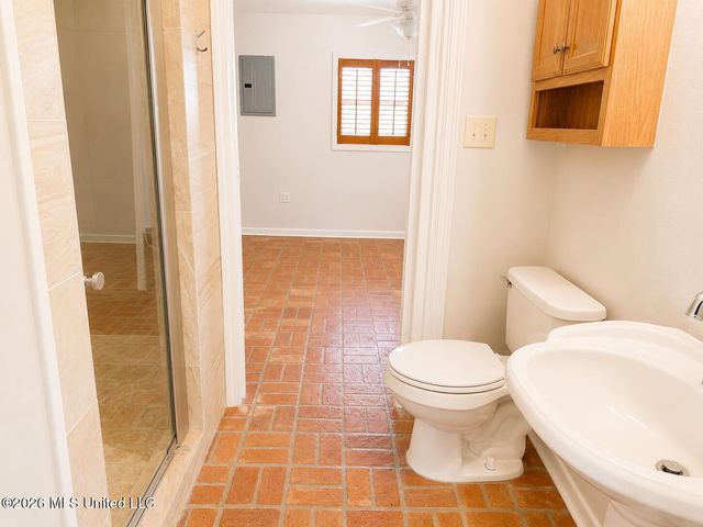 135 Pine Grove Avenue, Biloxi, MS 39531