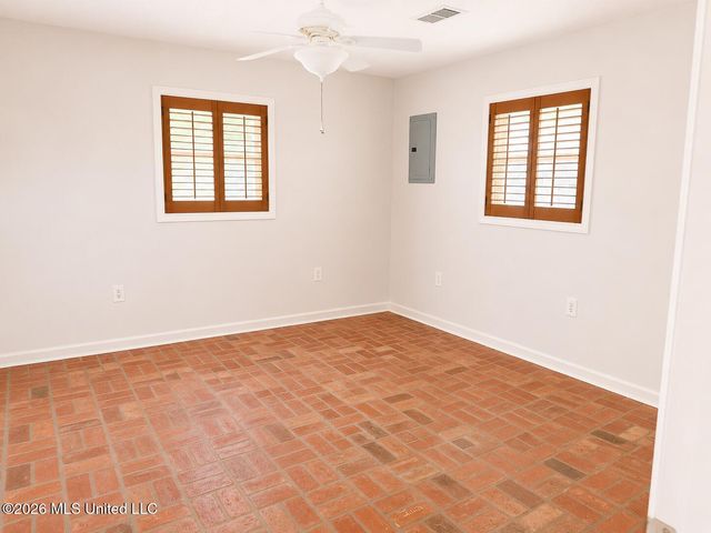 135 Pine Grove Avenue, Biloxi, MS 39531