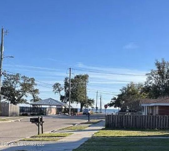 135 Pine Grove Avenue, Biloxi, MS 39531