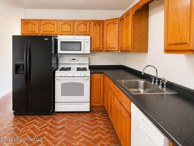135 Pine Grove Avenue, Biloxi, MS 39531