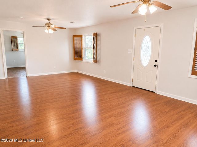 135 Pine Grove Avenue, Biloxi, MS 39531