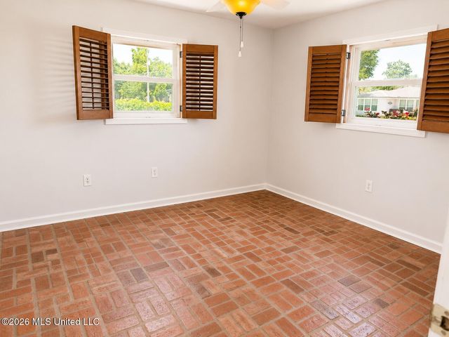 135 Pine Grove Avenue, Biloxi, MS 39531