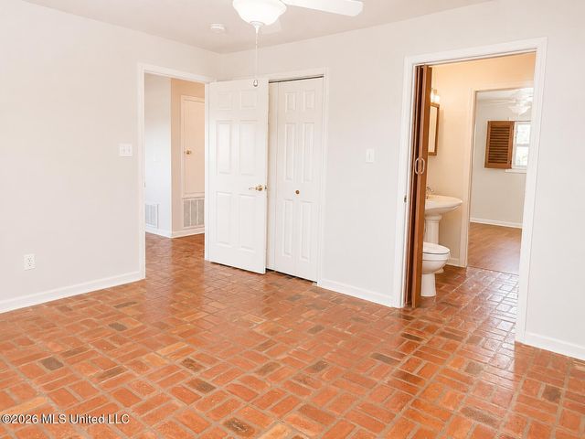 135 Pine Grove Avenue, Biloxi, MS 39531