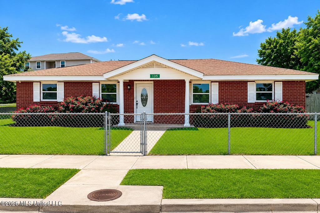 135 Pine Grove Avenue, Biloxi, MS 39531