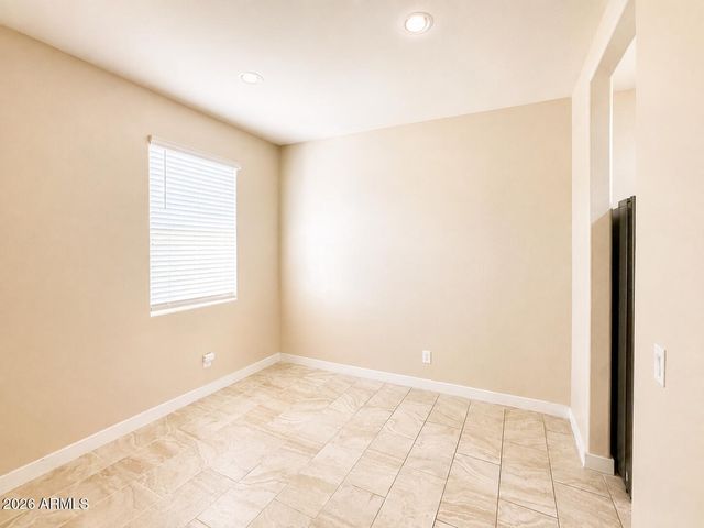 7836 W RIVERSIDE Avenue, Phoenix, AZ 85043