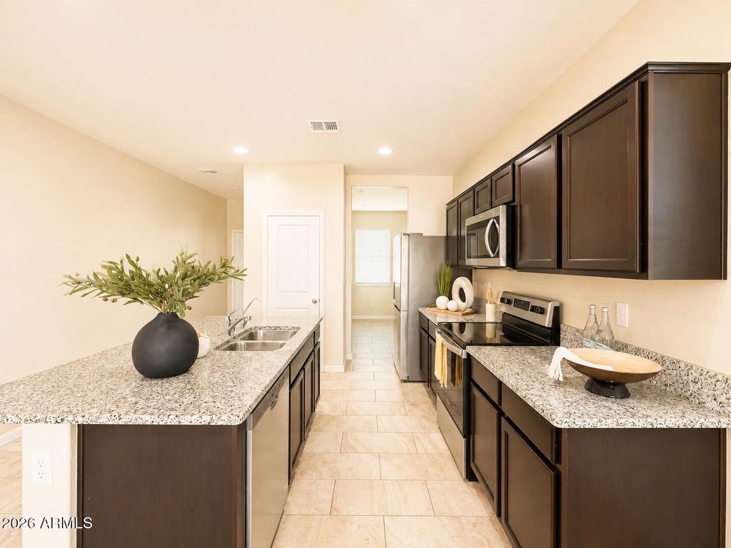 7836 W RIVERSIDE Avenue, Phoenix, AZ 85043 — photo 4