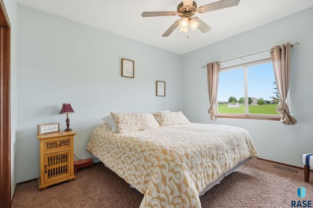8916 W Norma Trl Trail, Sioux Falls, SD 57106