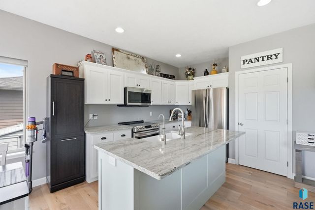 8916 W Norma Trl Trail, Sioux Falls, SD 57106
