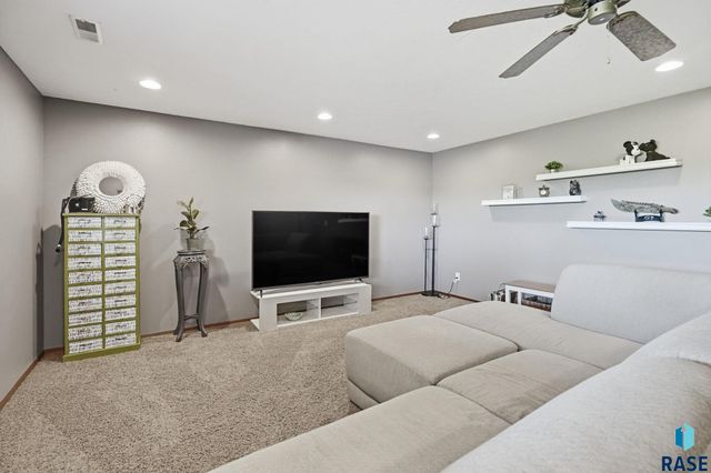 8916 W Norma Trl Trail, Sioux Falls, SD 57106